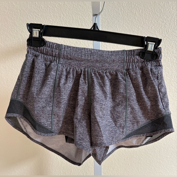 Lululemon Hotty Hot Short in Heather Lux Multi Black / Heathered Black - Size 4 - Picture 4 of 7